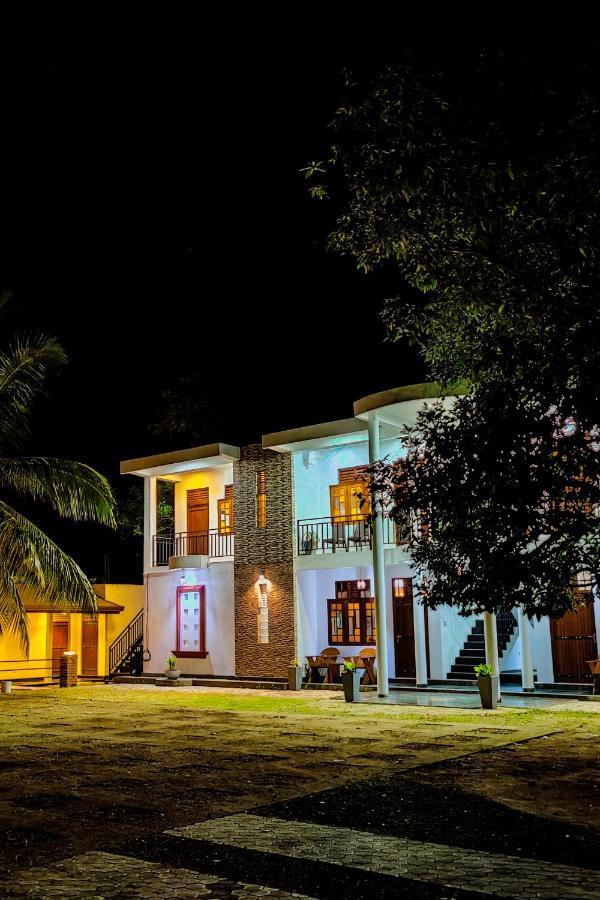 Jay'S Avenue Hotel Udawalawe Exterior photo